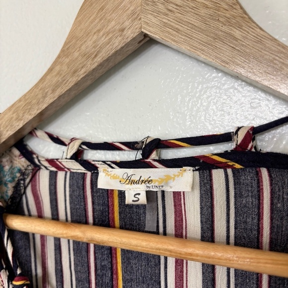 Andree by Unit Women’s Striped Embroidered Floral Blouse Size Small - Picture 3 of 5